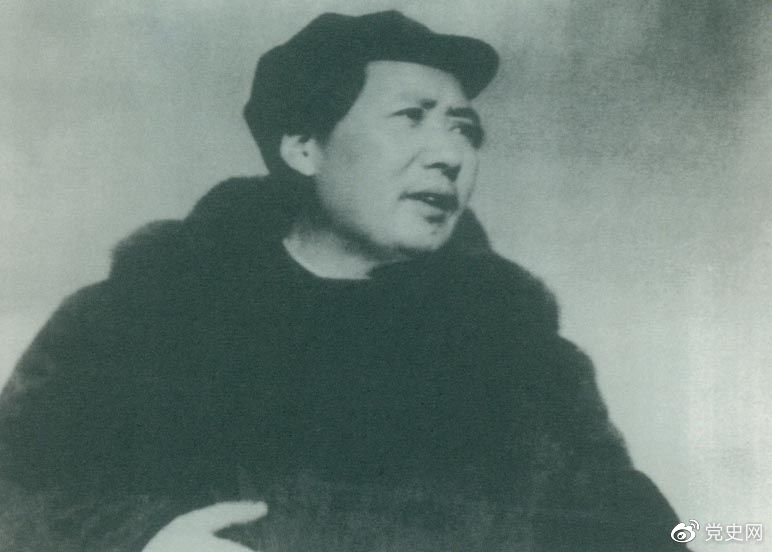 　　1949年3月23日，毛澤東率領(lǐng)中共中央機(jī)關(guān)離開(kāi)西柏坡前往北平。出發(fā)時(shí)，他對(duì)周恩來(lái)說(shuō)，今天是進(jìn)京的日子，進(jìn)京趕考去。我們決不當(dāng)李自成，我們都希望考個(gè)好成績(jī)。